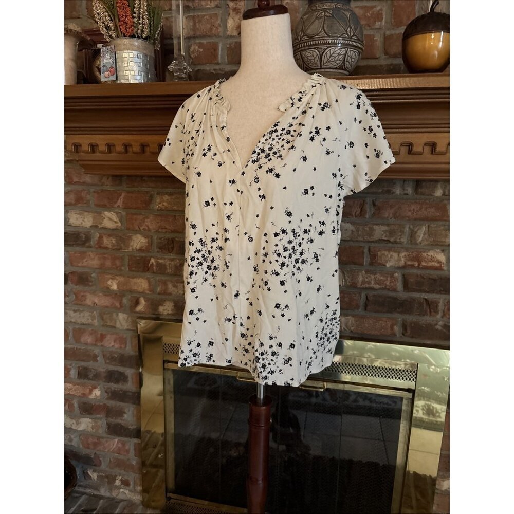 Gap Short Sleeve Blouse Off White Floral Size Small NWT - Picture 2 of 6